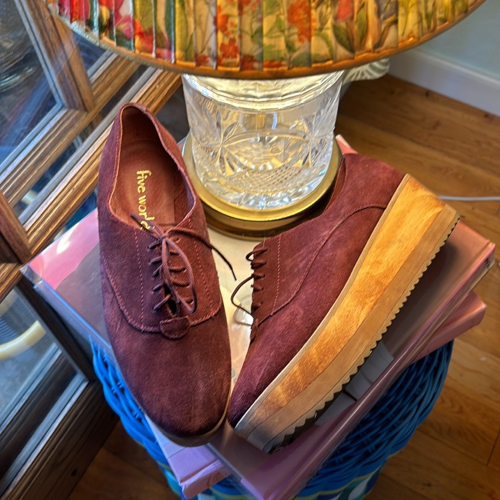 Five Worlds Vintage maroon suede wood platform oxfords size 9.5